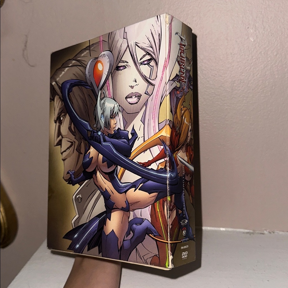 WITCHBLADE - the complete series and guidebooks - Picture 8 of 10